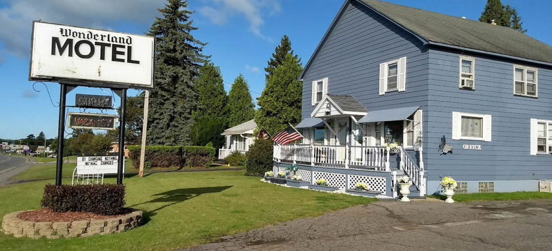 Wonderland Motel - Web Listing (newer photo)